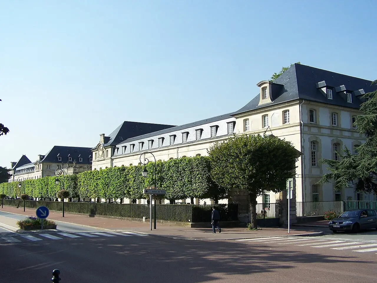 Façade du lycée militaire de Saint-Cyr-l'École